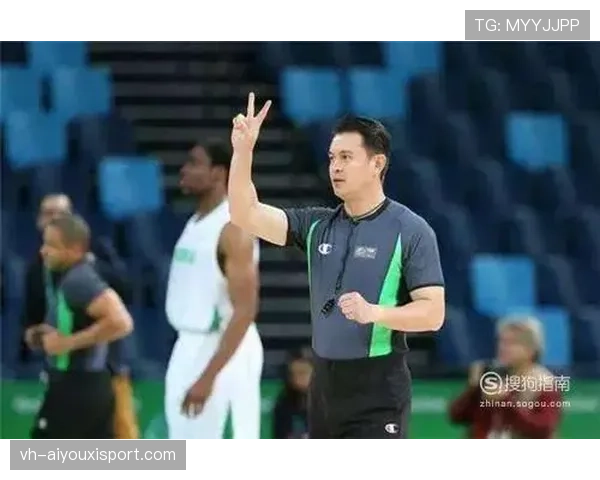 篮球比赛中拉人犯规的判定标准与裁判吹罚依据解析 篮球比赛中拉人犯规的判定标准与裁判吹罚依据解析